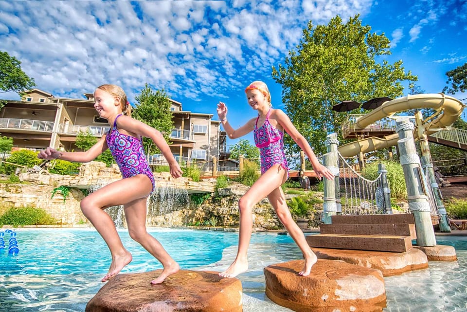 People, Aqua park, Swimming pool, Swimming pool, children, older children, Family