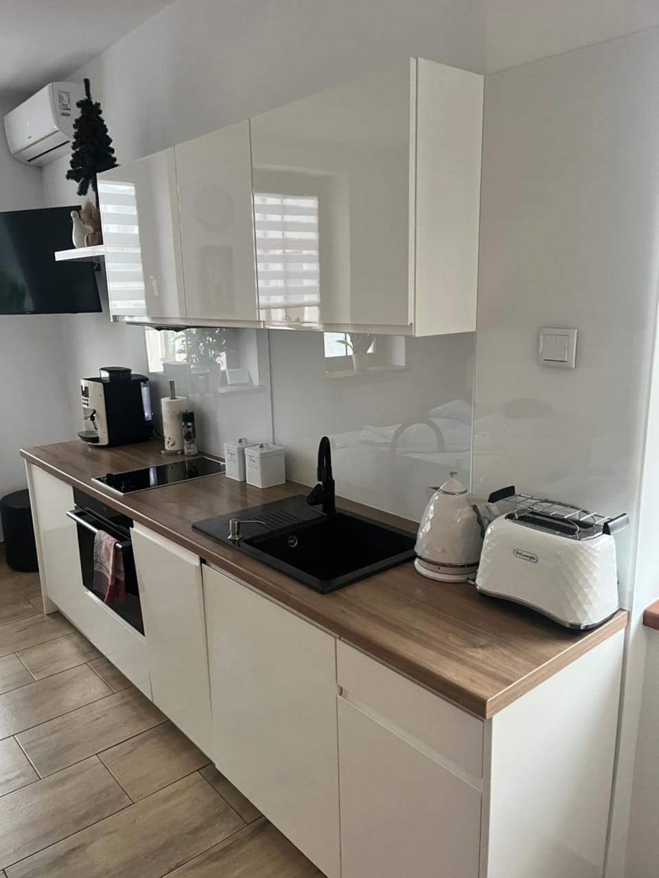 Kitchen or kitchenette, dishwasher, pet friendly, stove, toaster