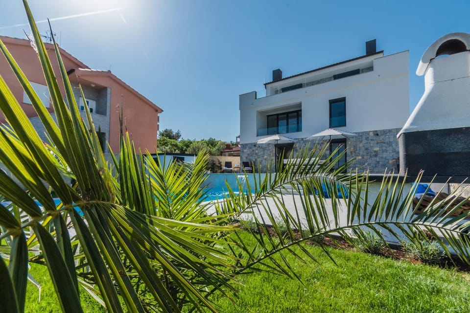 Property building, Garden
