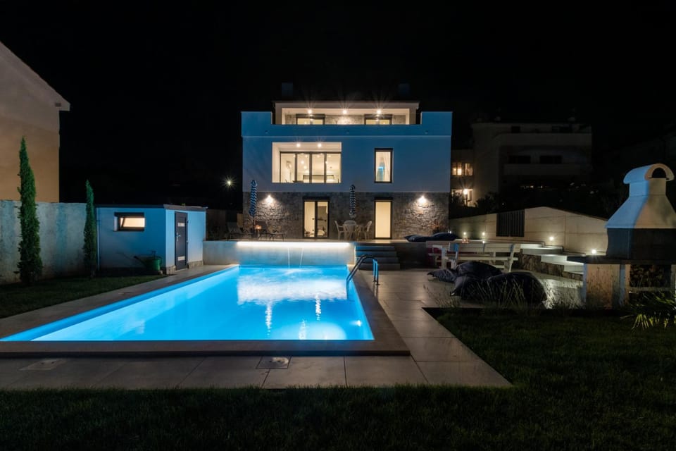 Swimming pool, Swimming pool