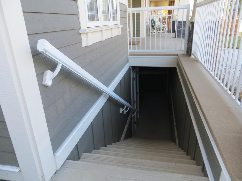 Facade/entrance, Internal: Not applicable to any particular room