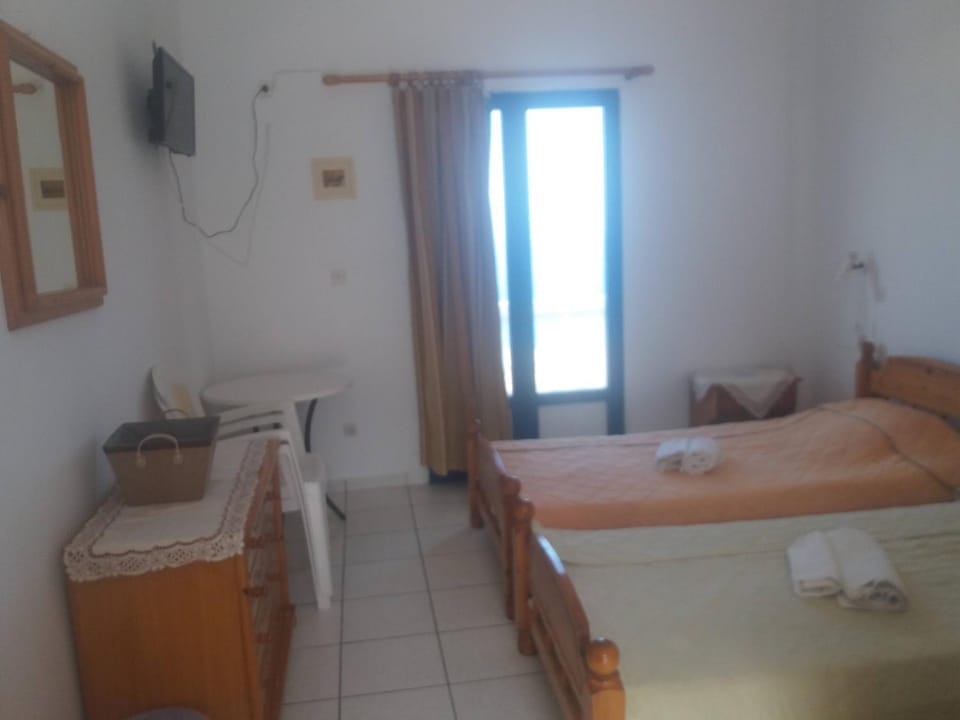 Bed, TV and multimedia, towels