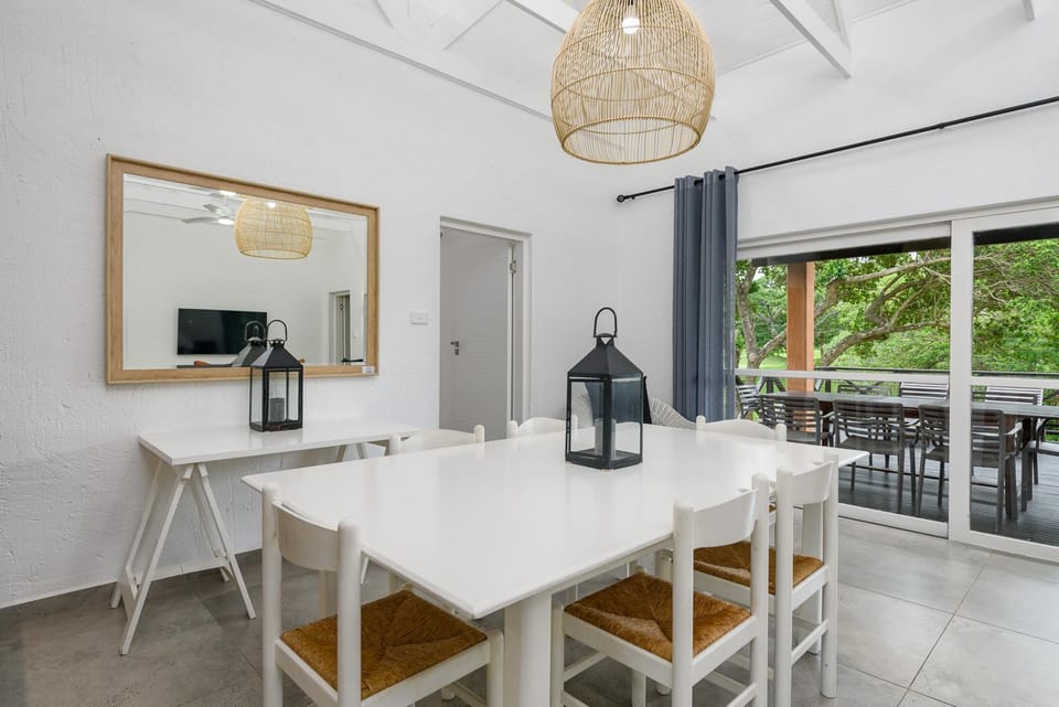 Seating area, Dining area