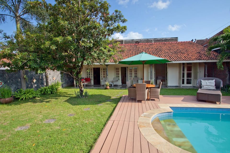 Patio, Garden, Balcony/Terrace, Seating area, Swimming pool