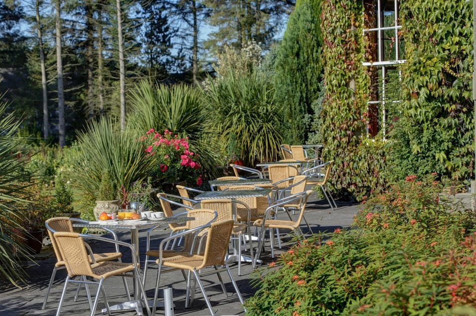 Restaurant/places to eat, Dining area, On site