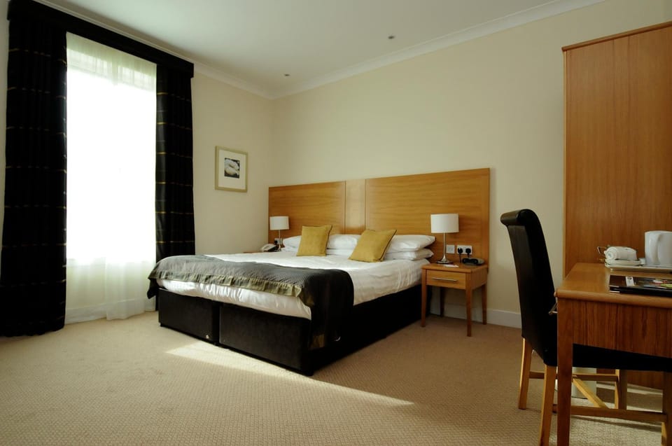 Bed, Coffee/tea facilities, Photo of the whole room, Bedroom, hair dresser
