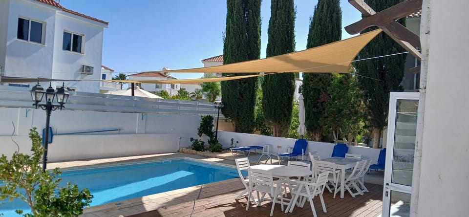 Seating area, Garden view, Pool view, Swimming pool, sunbed