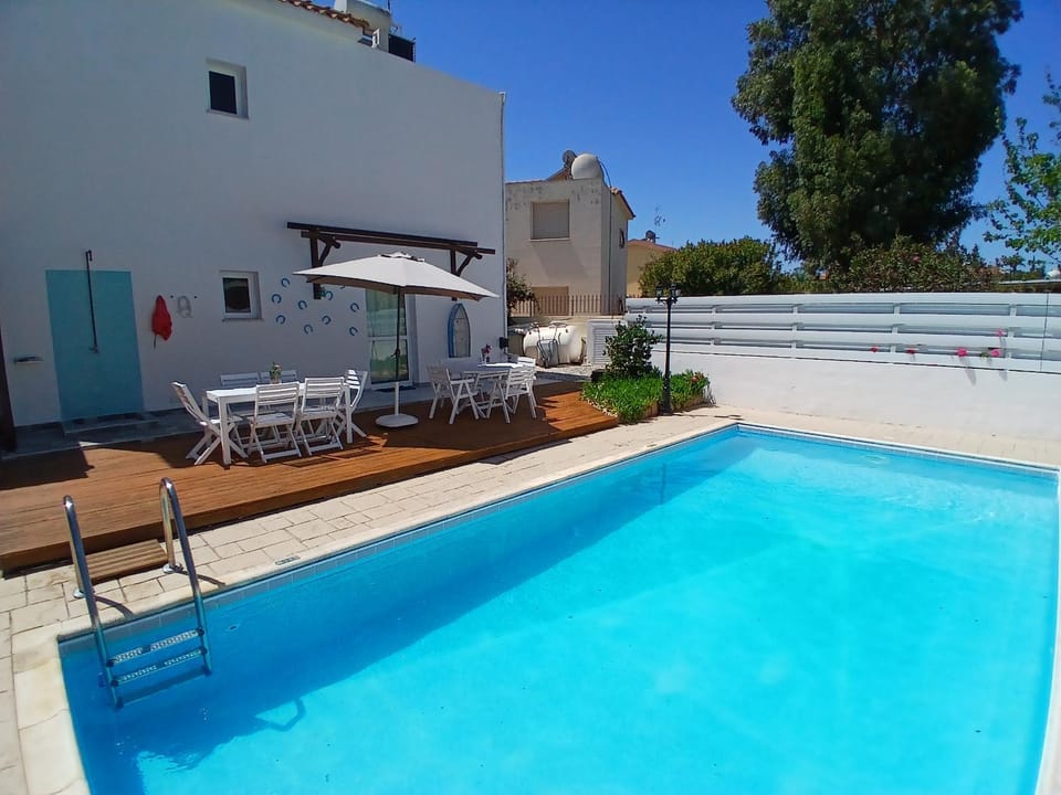 Patio, Pool view, Swimming pool, sunbed