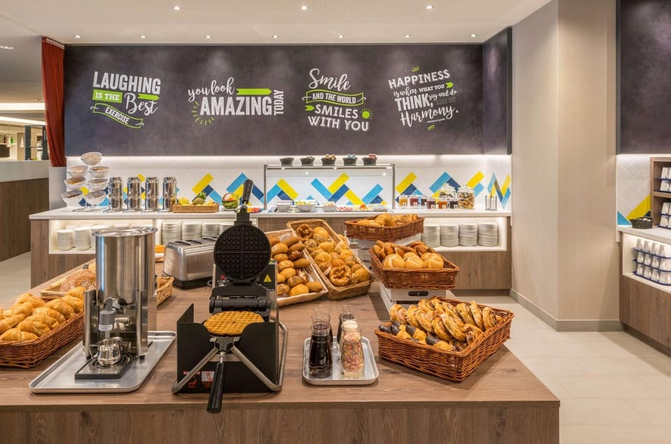 Restaurant/places to eat, Breakfast, Buffet breakfast, toaster