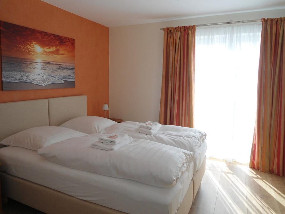 Photo of the whole room, Decorative detail