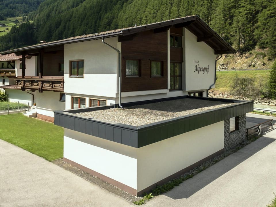 Property building, Facade/entrance