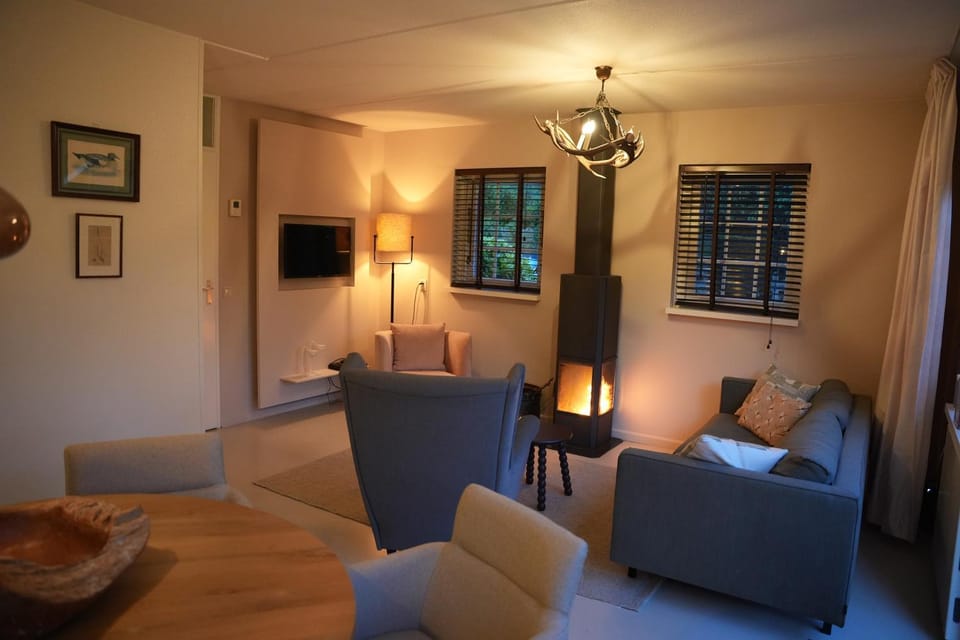 De Brittenburg 4-persoons, finse sauna, hottub, sunshower, grote zonnige omheinde tuin, wifi en huisdier vriendelijk House in Gelderland, Netherlands