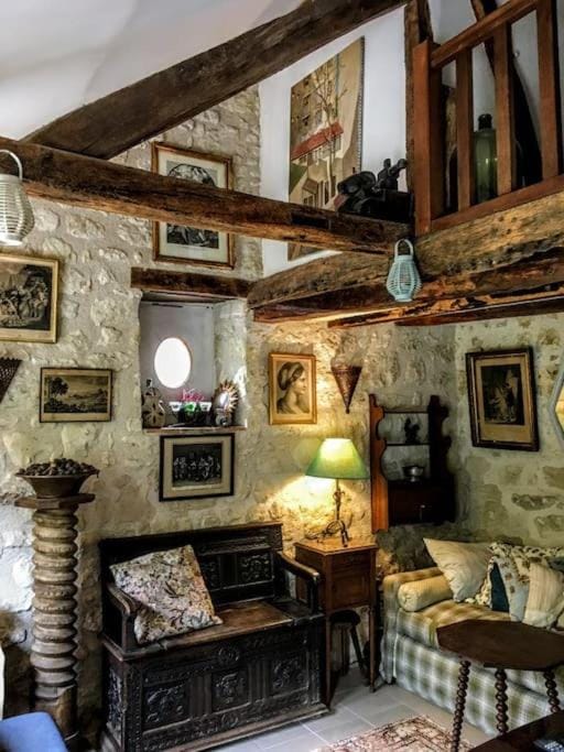 Garden Retreat Loire Riverside Apartment in Centre-Val de Loire