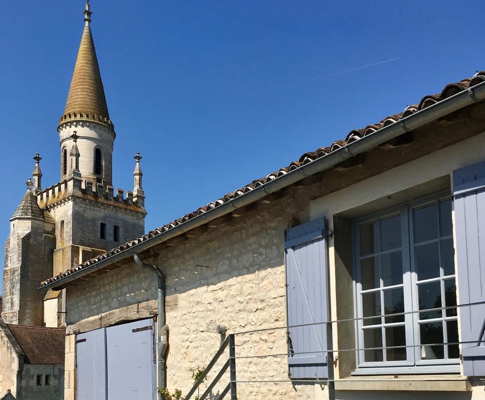 Facade/entrance, Neighbourhood