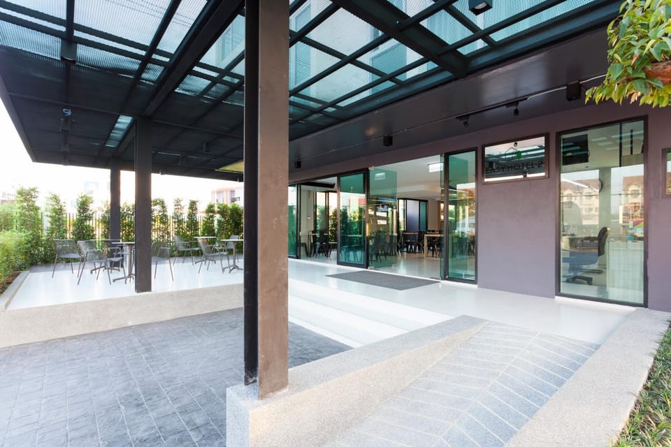 Facade/entrance, Balcony/Terrace, Lobby or reception