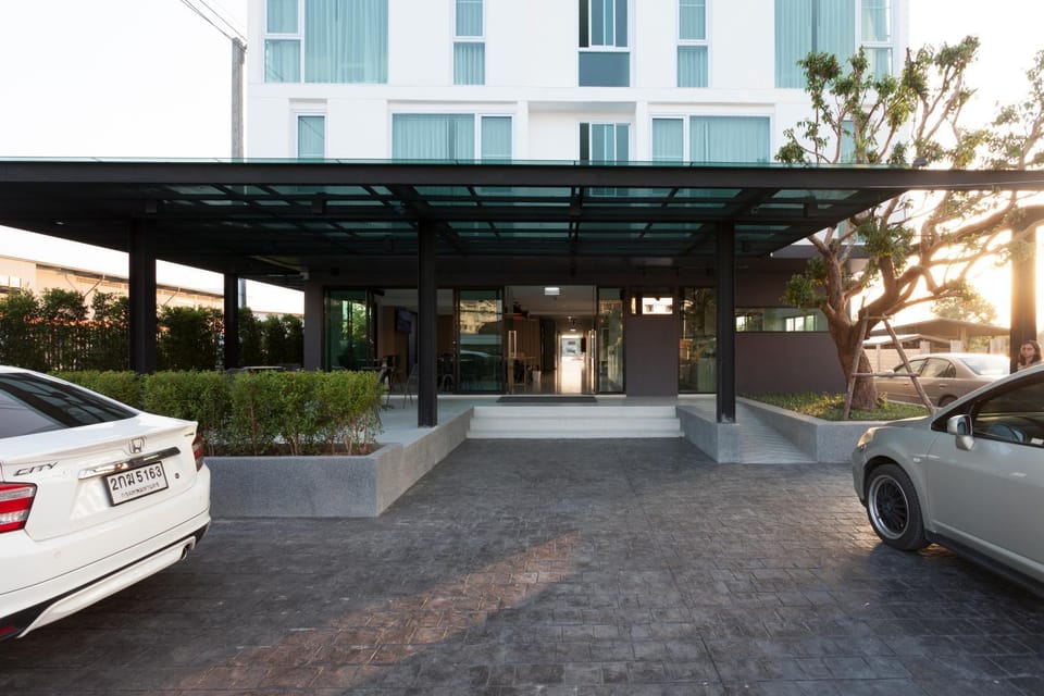 Facade/entrance
