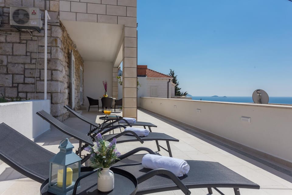 Apartment Jakov i Lucija - Sea View Terrace & FREE PARKING Apartment in Dubrovnik