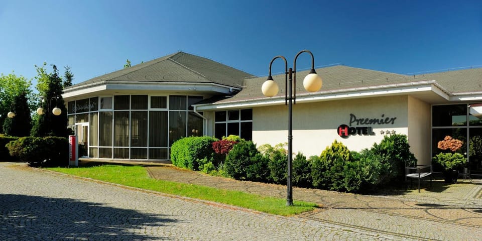 Property building, Restaurant/places to eat, Facade/entrance