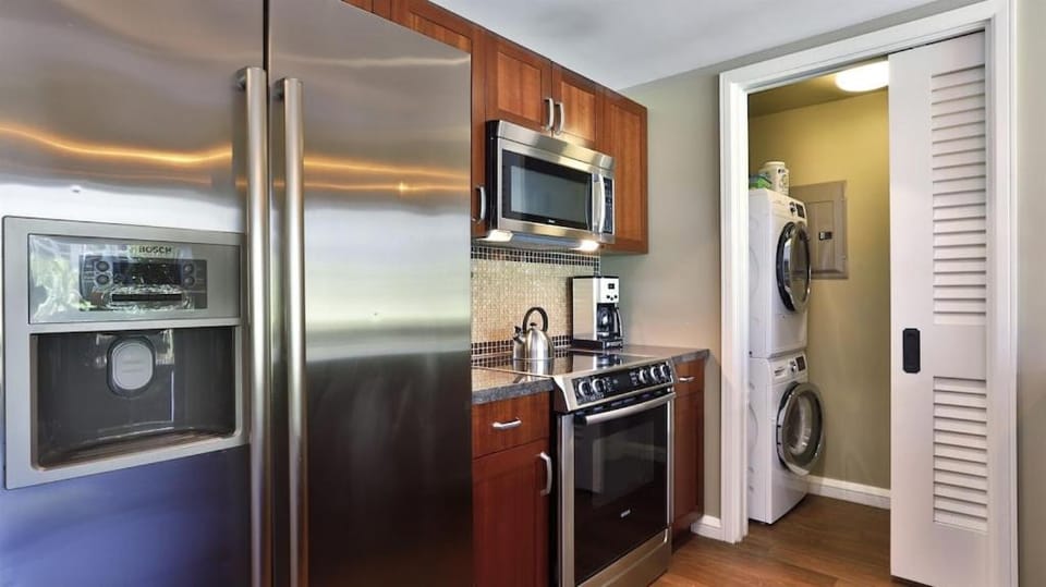 Kitchen or kitchenette, minibar, pet friendly, stove