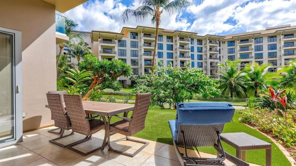 Patio, Day, Garden view, sunbed