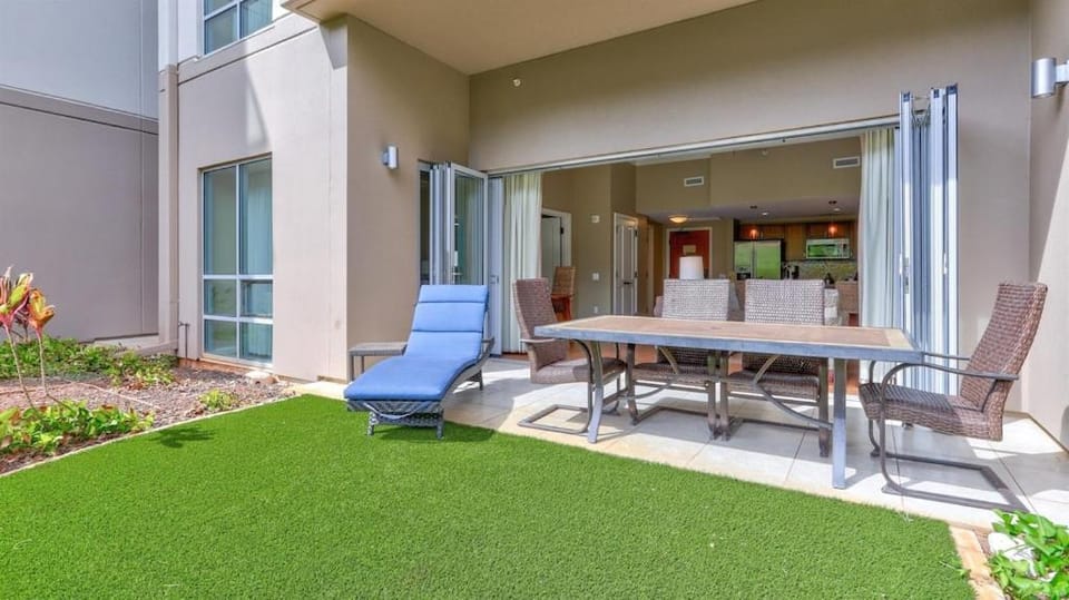 Patio, Day