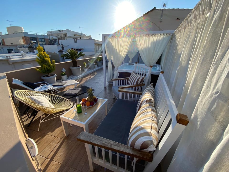 View (from property/room), Balcony/Terrace, Balcony/Terrace, Seating area, City view, sunbed