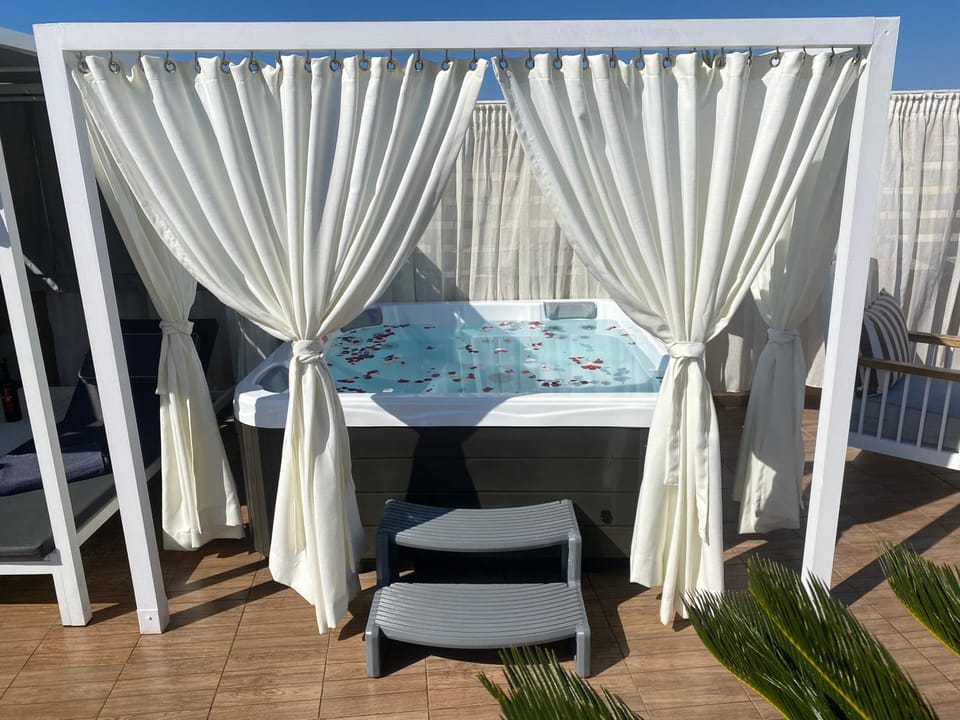 Hot Tub, Balcony/Terrace