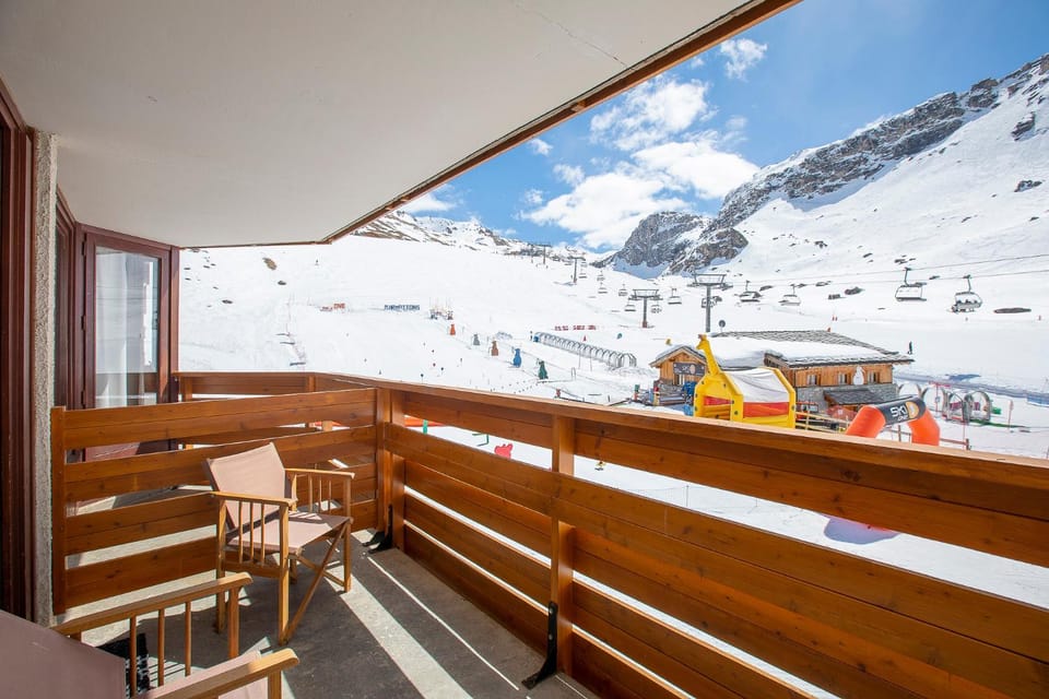 Patio, Winter, Ski School, Ski School, Skiing, Skiing, On site, Landmark view, Mountain view