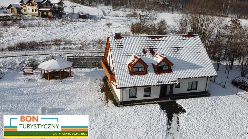 Facade/entrance, Day, Neighbourhood, Natural landscape, Bird's eye view, Winter, Garden