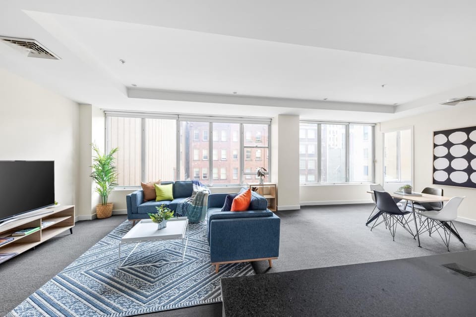 TV and multimedia, Living room, Photo of the whole room, Seating area, Dining area