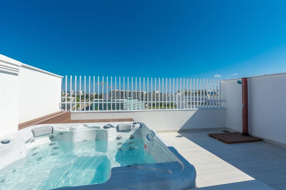 Balcony/Terrace, City view, Inner courtyard view