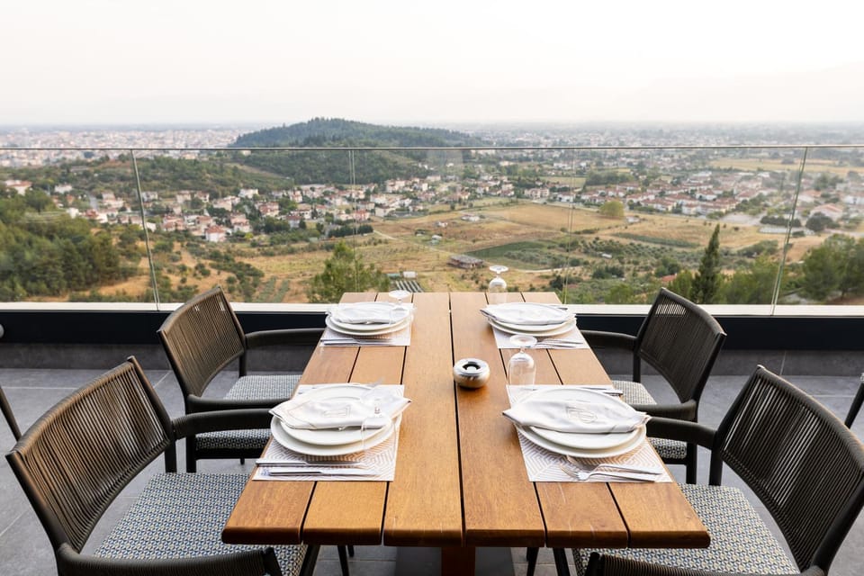 Restaurant/places to eat, View (from property/room)