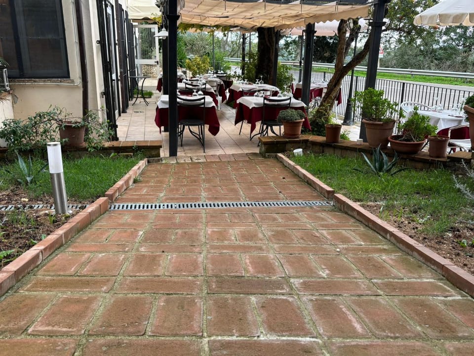 Property building, Restaurant/places to eat