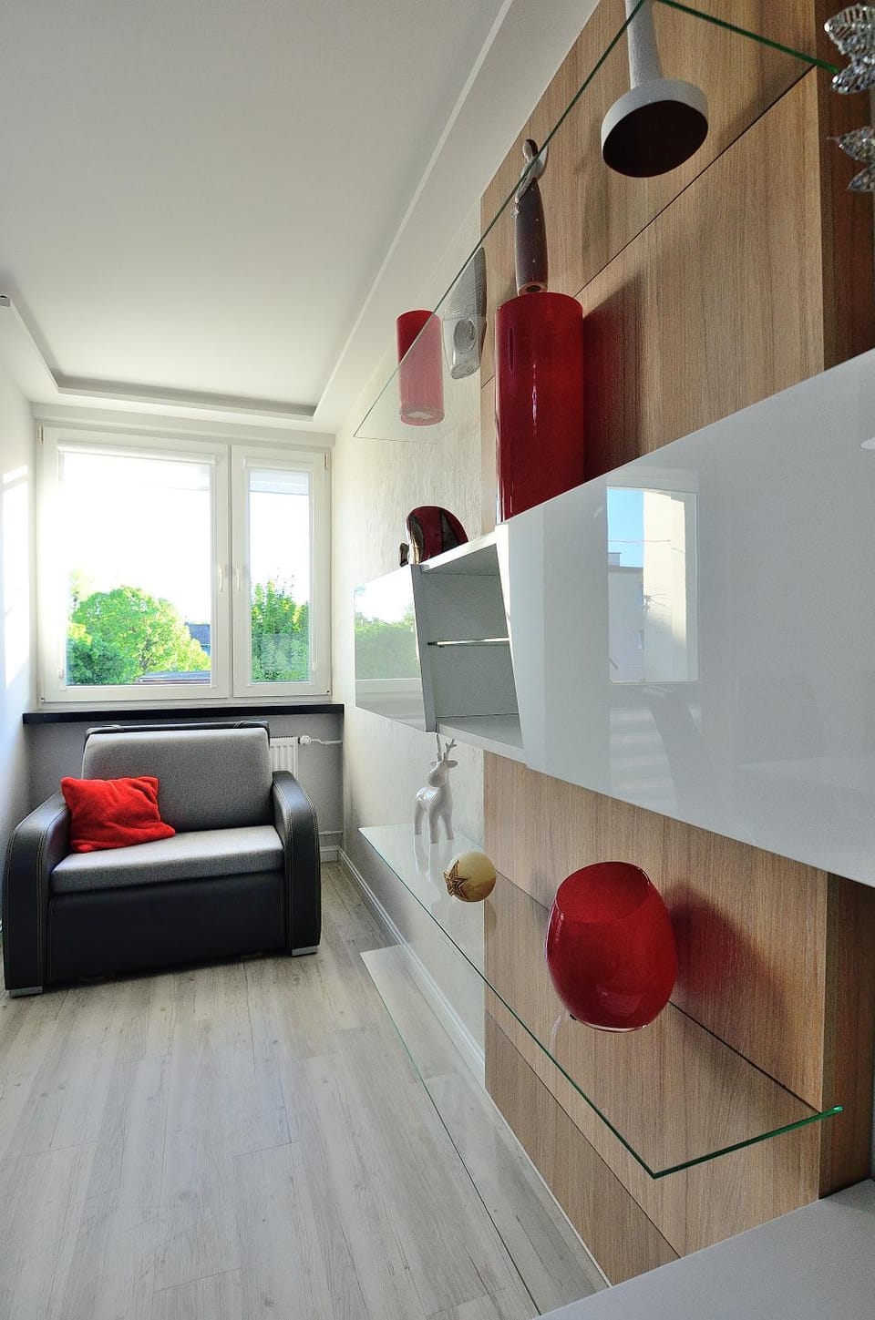 Bed, Seating area