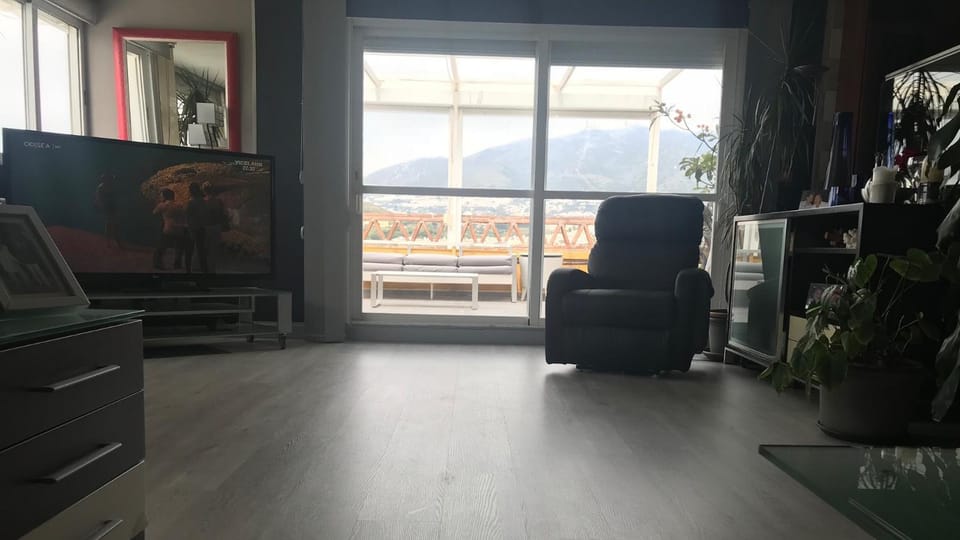 Communal lounge/ TV room