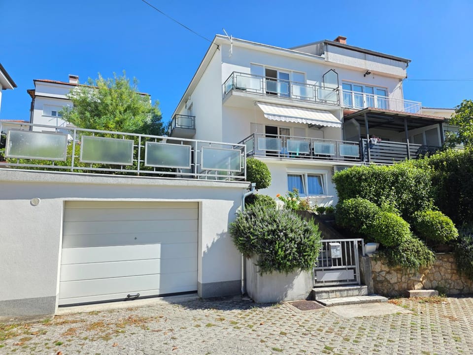 View (from property/room), Balcony/Terrace, Parking