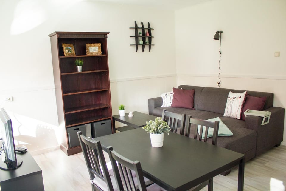 Day, Living room, Seating area, On site, Garden view