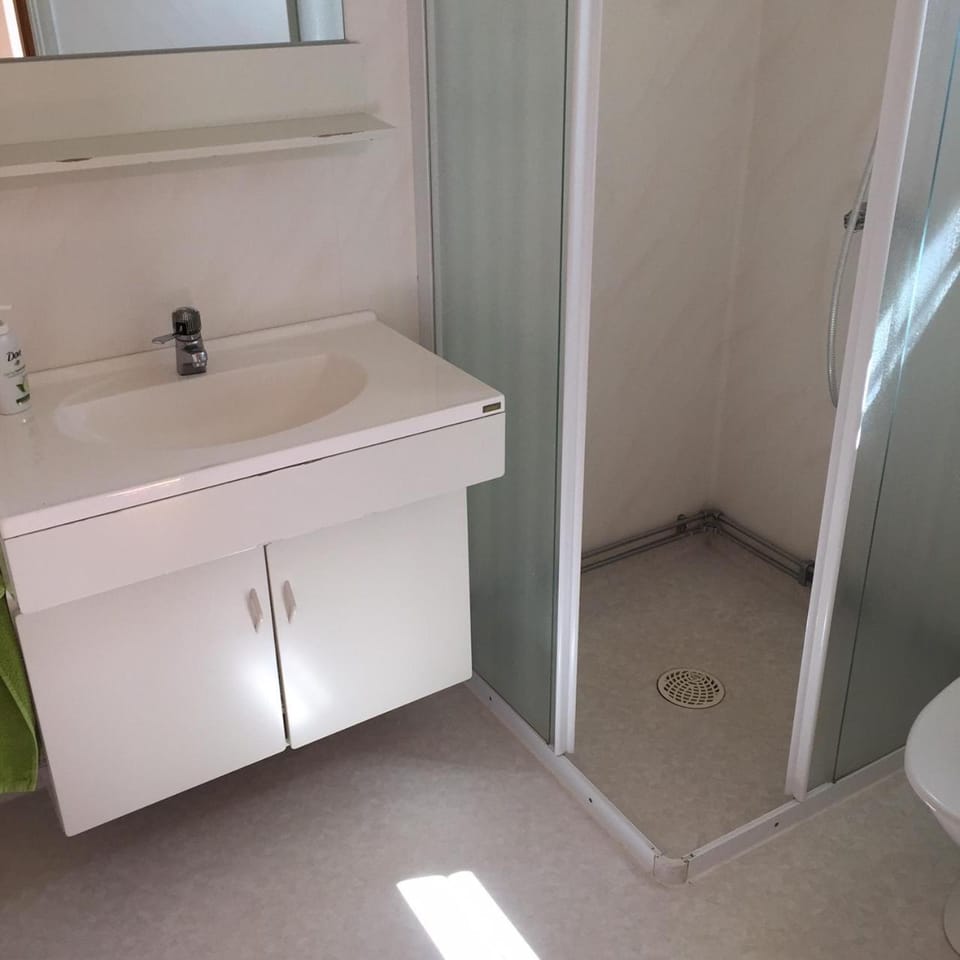 Shower, Toilet, Bathroom, On site