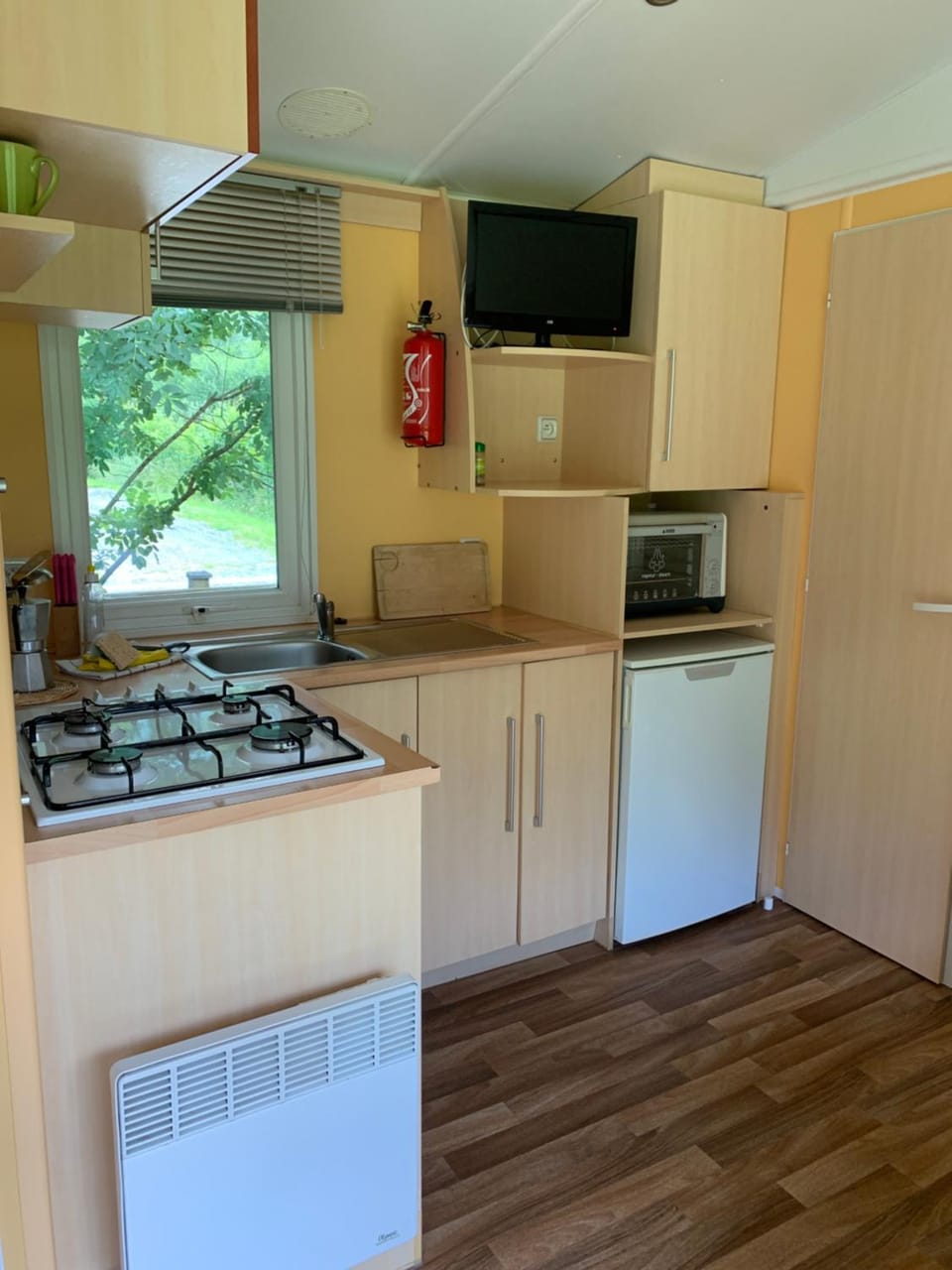 Kitchen or kitchenette