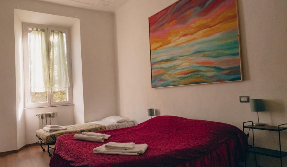 Photo of the whole room, Bedroom