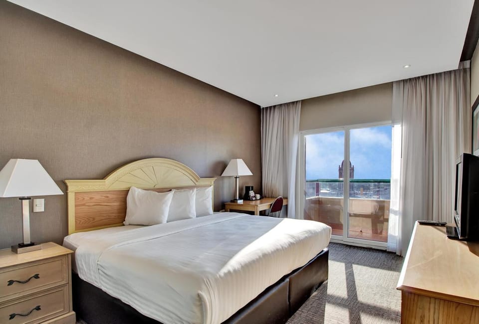 Bed, Photo of the whole room, Bedroom, City view