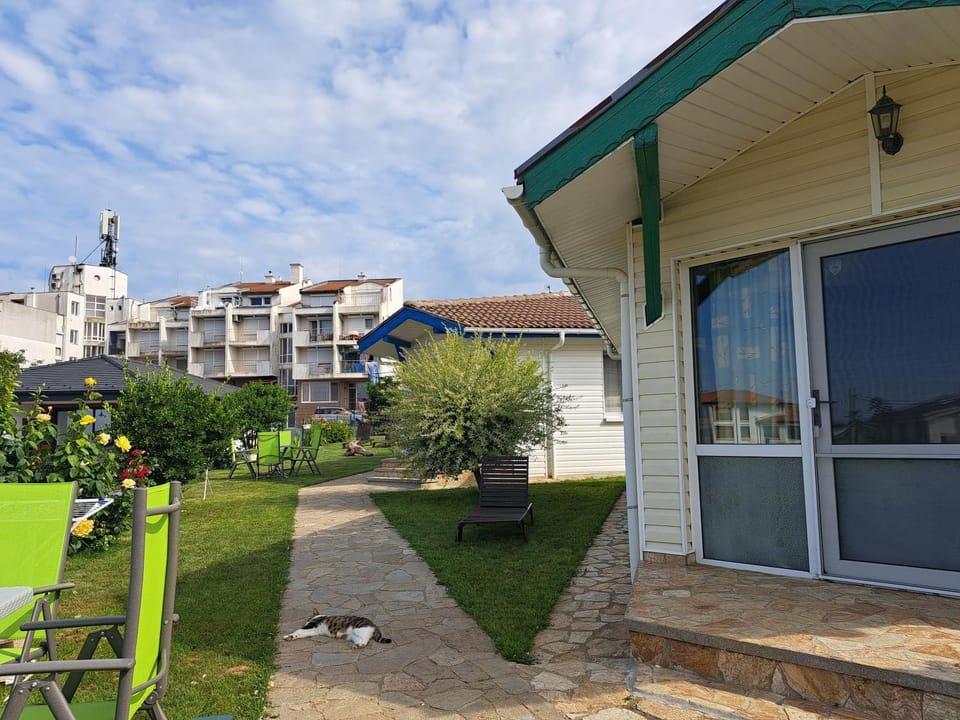 Garden, Garden view