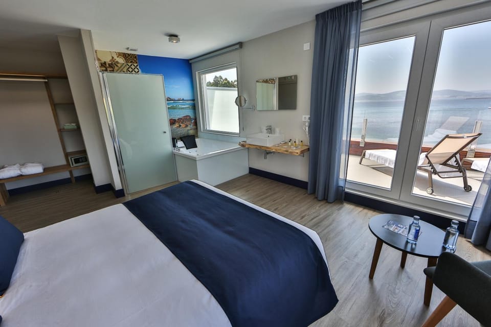 Balcony/Terrace, Photo of the whole room, Bedroom, Sea view