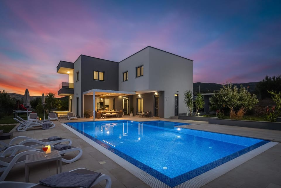 Property building, Swimming pool