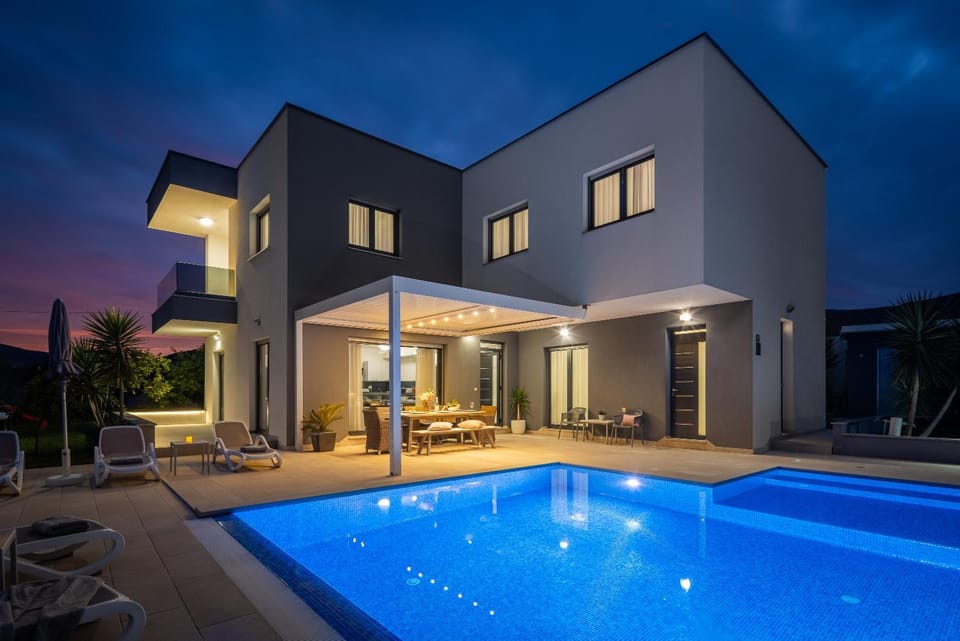 Property building, Swimming pool