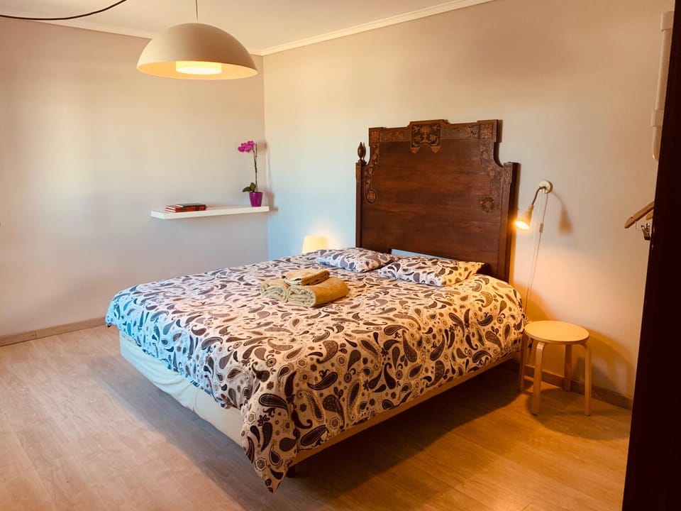 Bed, Photo of the whole room, Bedroom, Garden view, River view, young children, older children