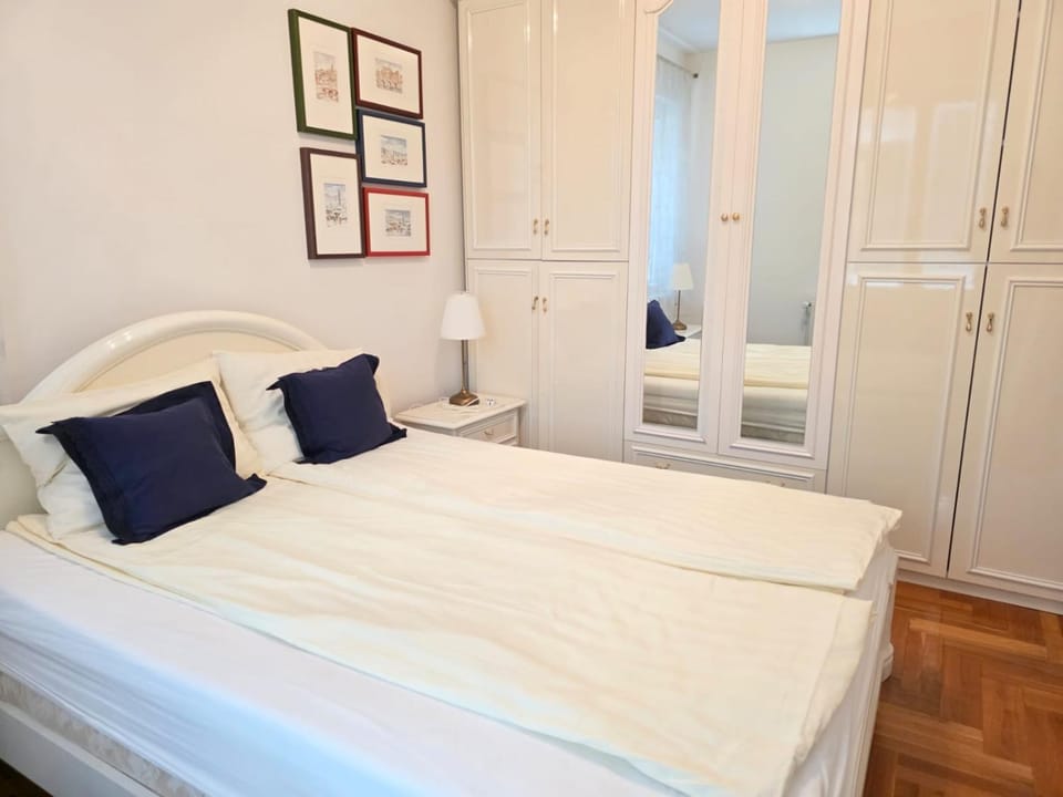 Bed, Bedroom, wardrobe