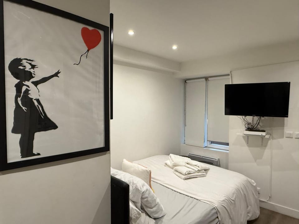 Communal lounge/ TV room, Bed, TV and multimedia, Photo of the whole room, Evening entertainment, Bedroom, towels