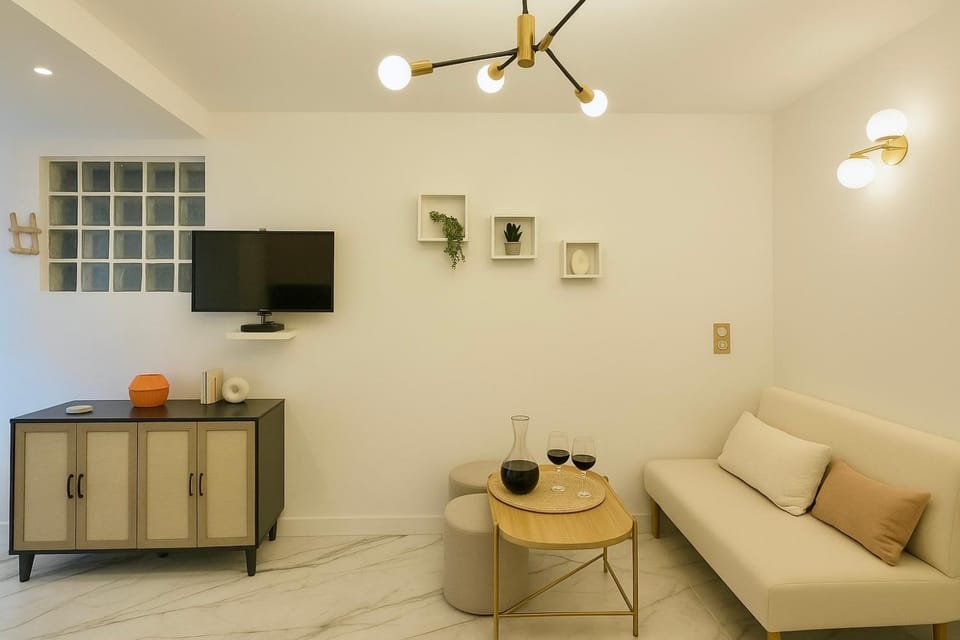 TV and multimedia, Living room, Seating area, fireplace