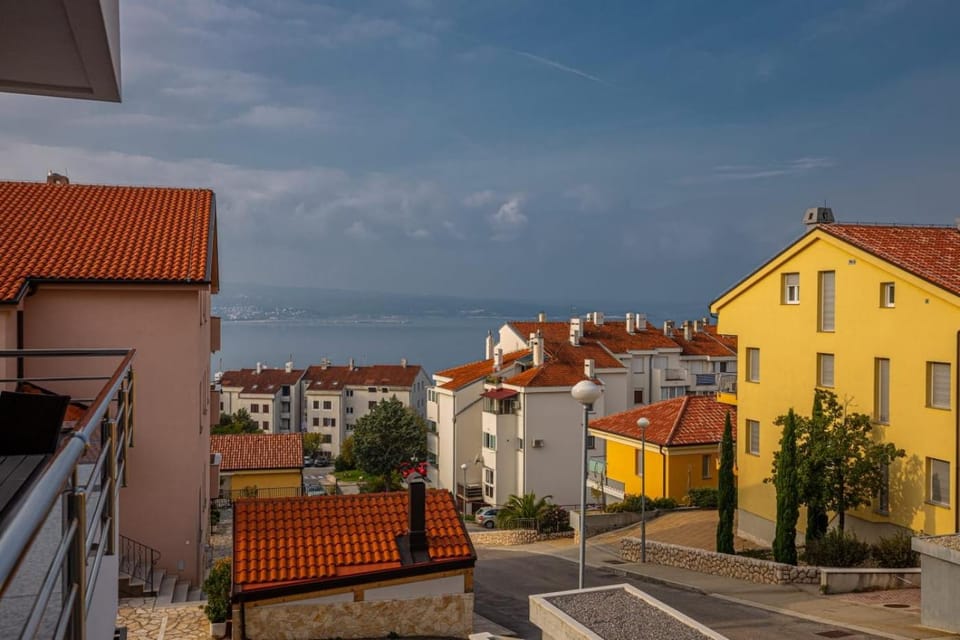 Neighbourhood, Sea view, Street view